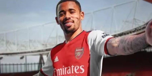 阿森纳争冠路遇红灯！阿尔特塔保守酿苦果，枪手或重蹈覆辙四大皆空