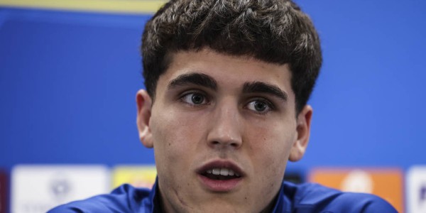 奥尔莫成弗里克手中“可替代王牌”？伪九、轮换与巴萨多线作战的新变量