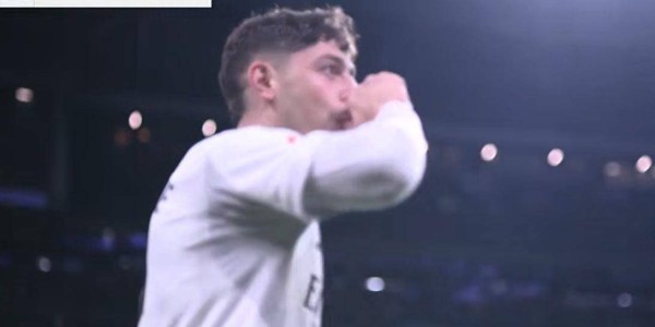 压力给到巴萨！皇马4-1完胜，登顶西甲积分榜，维尼修斯梅开二度