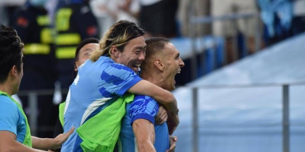 国足好消息！前欧冠主力铁卫自荐免费完成归化，最快年底就能到位