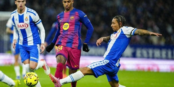 西甲一夜变天：巴萨绝杀坐稳榜首，黄潜超车马竞，黑马西班牙人虽败犹荣